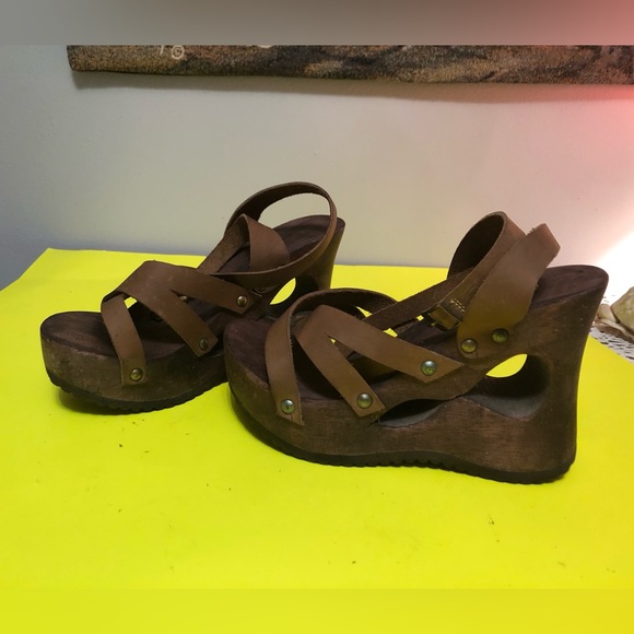 Brown Platform Shoes with Crisscross Straps - Picture 2 of 6
